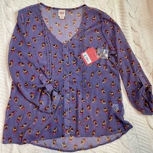 Brand new with tags, nice top for wearing over tanks